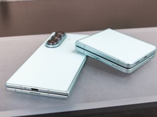 thumbnail - Samsung Tri-Fold Phone