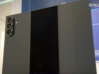 thumbnail - Samsung Galaxy Z TriFold