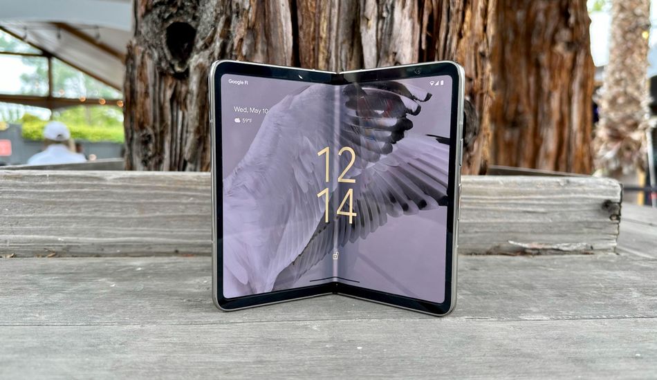 Android 16 and Foldable Phones