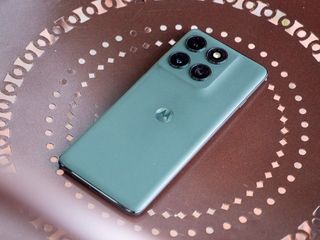 thumbnail - Moto Edge 70